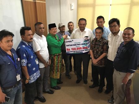 RAPP Serahkan Bantuan Pacu Jalur 2017